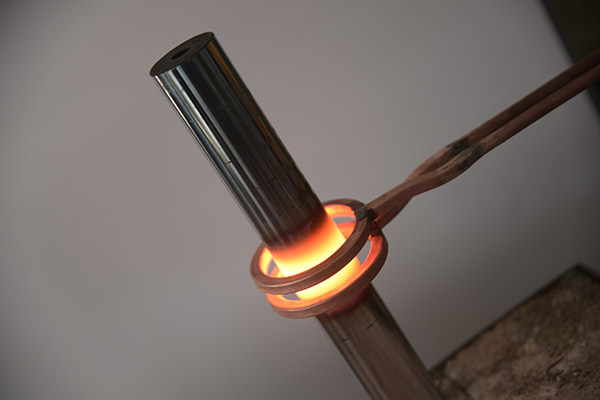 高频炉感应加热的原理为电磁感应